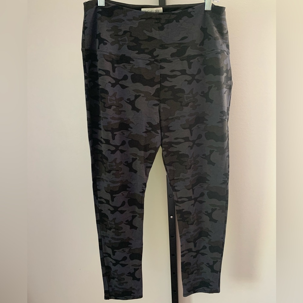 Rachel Zoe Camo Print Leggings